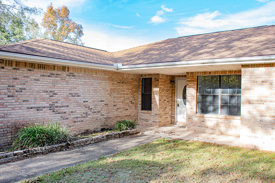 COUNTRY CLUB ESTATES - Residential Lease