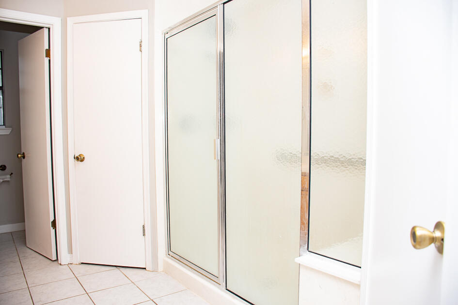 COUNTRY CLUB ESTATES - Residential Lease