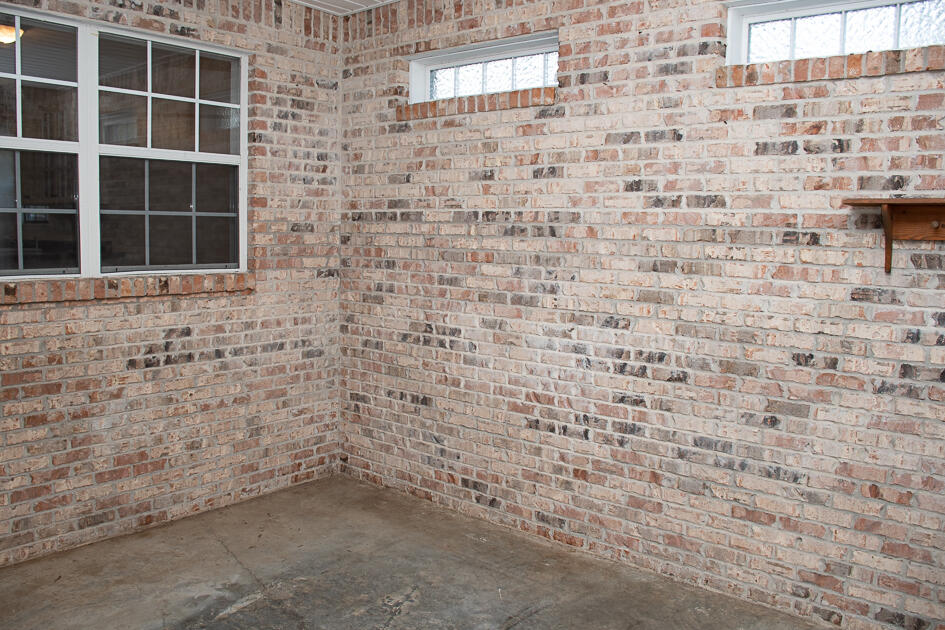 COUNTRY CLUB ESTATES - Residential Lease