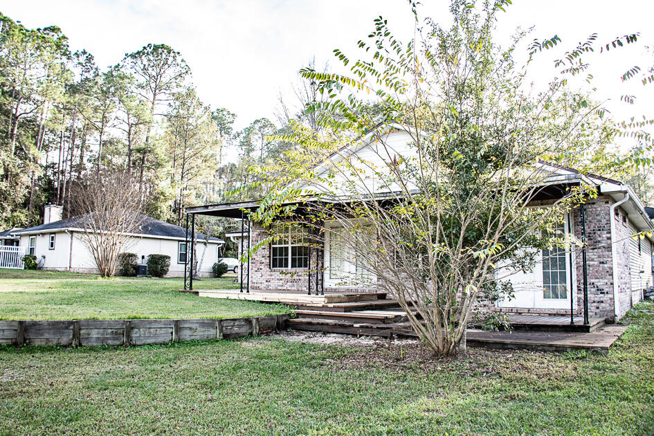 COUNTRY CLUB ESTATES - Residential Lease