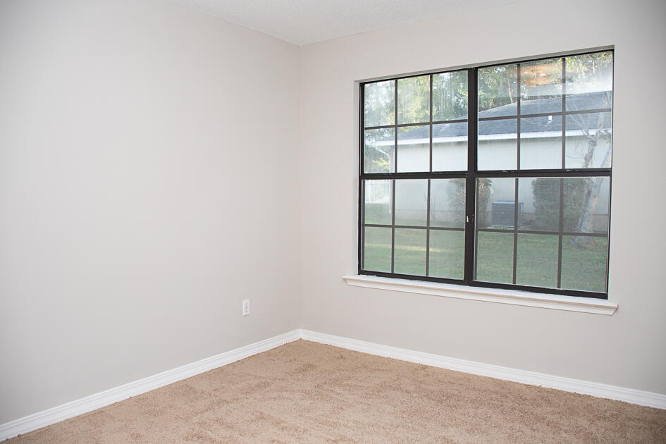 COUNTRY CLUB ESTATES - Residential Lease