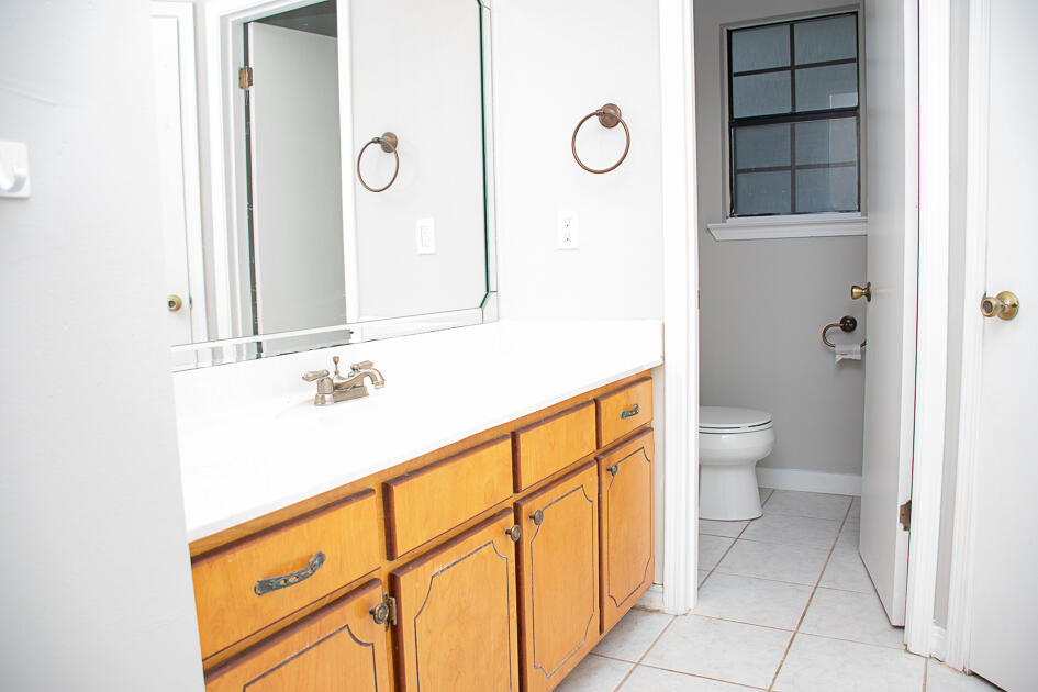 COUNTRY CLUB ESTATES - Residential Lease