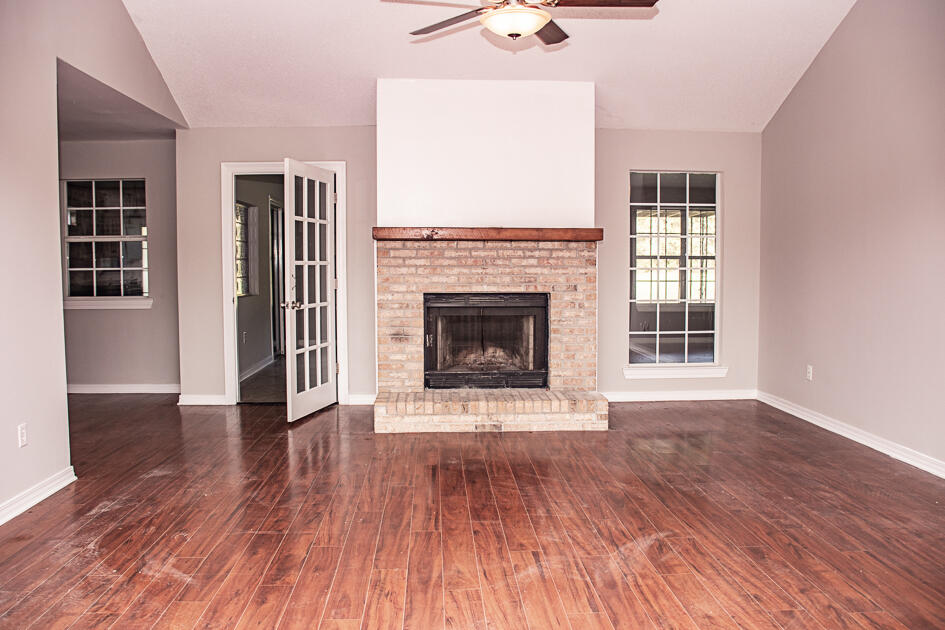 COUNTRY CLUB ESTATES - Residential Lease