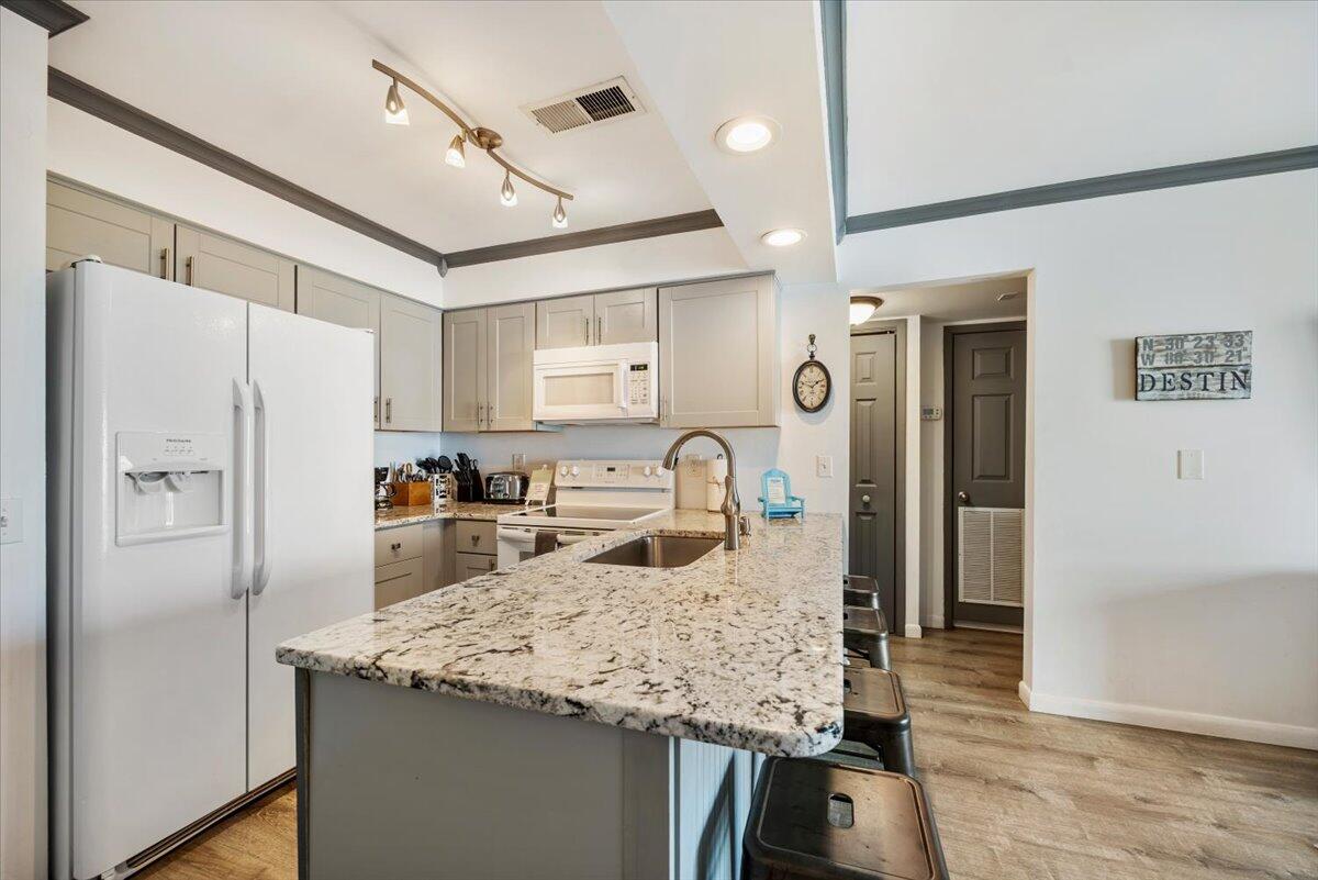 LAKEVIEW CONDO - Residential