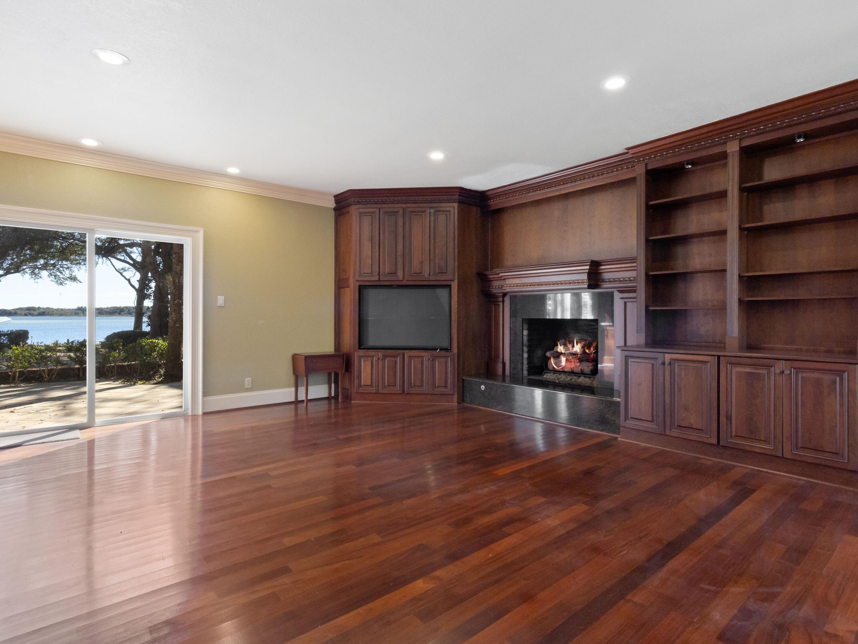 GULFVIEW S/D TO MARY ESTHER - Residential