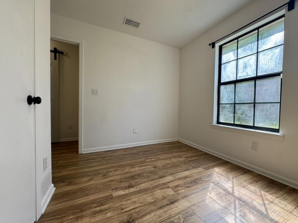 MORRIS ADD CRESTVIEW LOTS 10 TO 12 INC BLK 2 - Residential