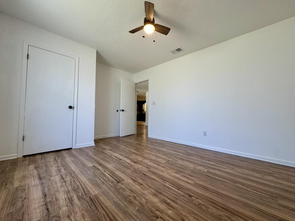 MORRIS ADD CRESTVIEW LOTS 10 TO 12 INC BLK 2 - Residential