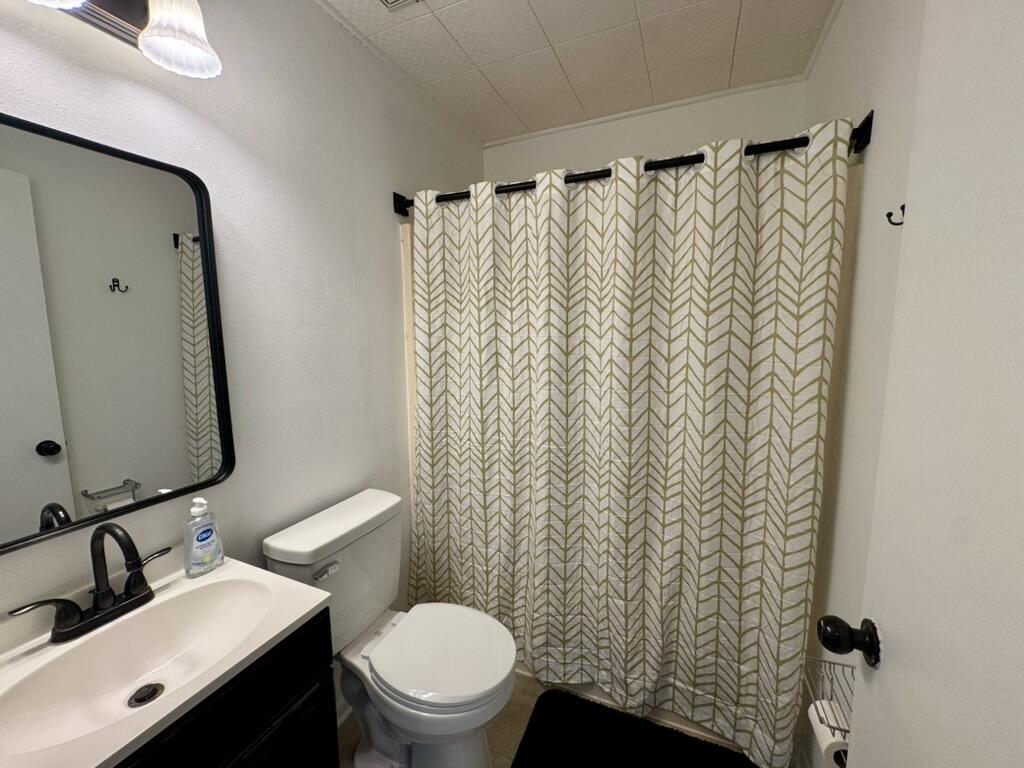 MORRIS ADD CRESTVIEW LOTS 10 TO 12 INC BLK 2 - Residential