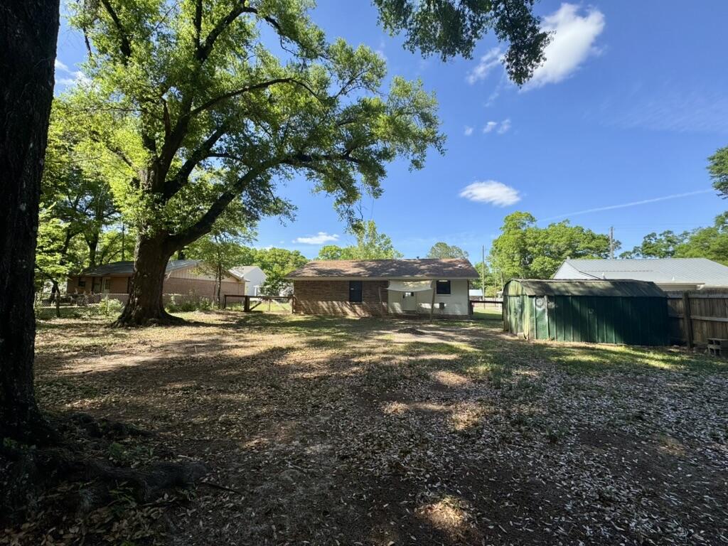 MORRIS ADD CRESTVIEW LOTS 10 TO 12 INC BLK 2 - Residential