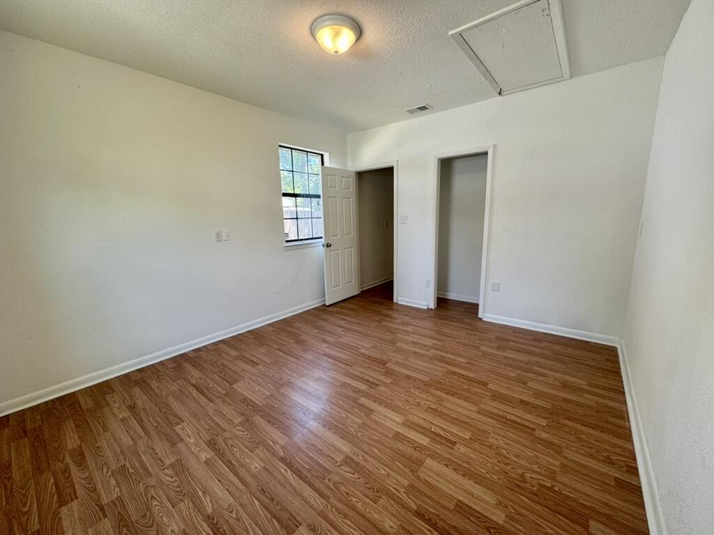 MORRIS ADD CRESTVIEW LOTS 10 TO 12 INC BLK 2 - Residential