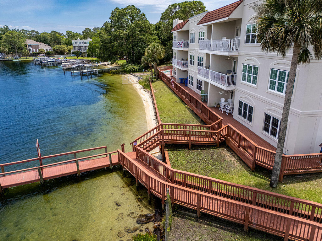 LAGUNA LANDING - Residential