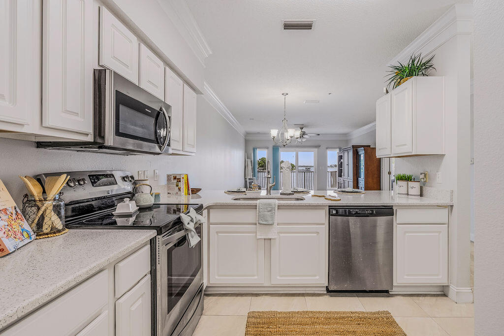 LAGUNA LANDING - Residential