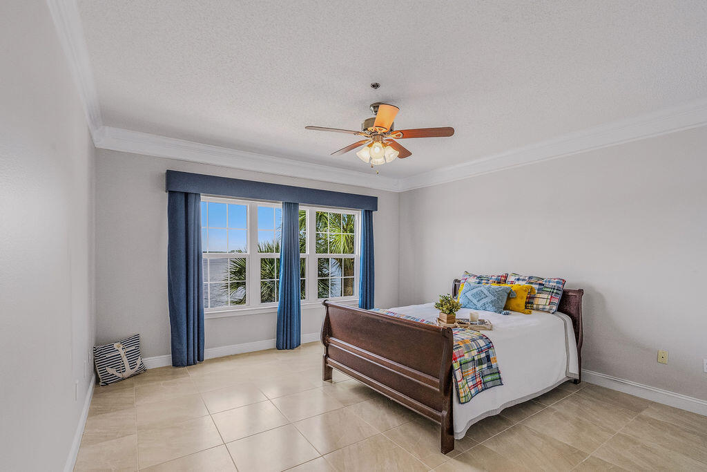 LAGUNA LANDING - Residential