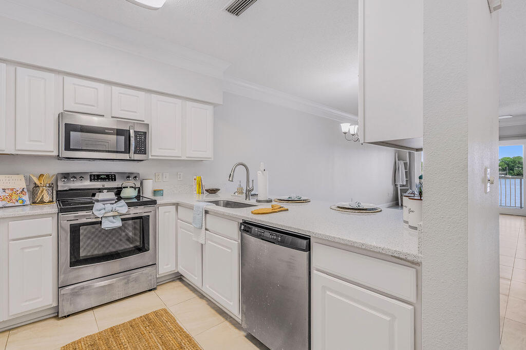 LAGUNA LANDING - Residential