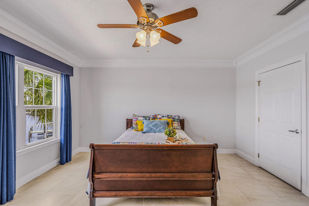 LAGUNA LANDING - Residential