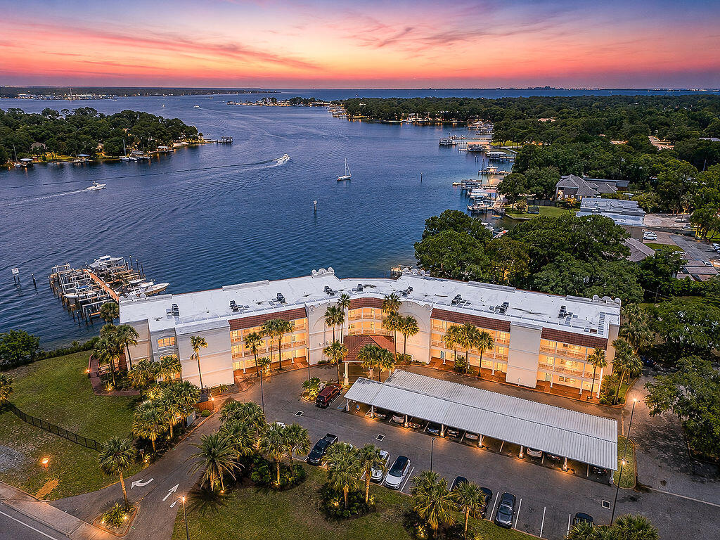 LAGUNA LANDING - Residential