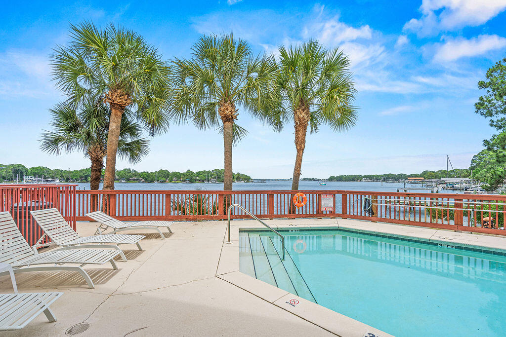 LAGUNA LANDING - Residential
