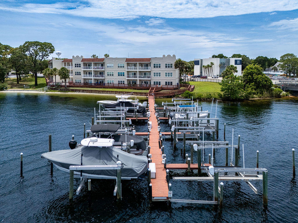 LAGUNA LANDING - Residential