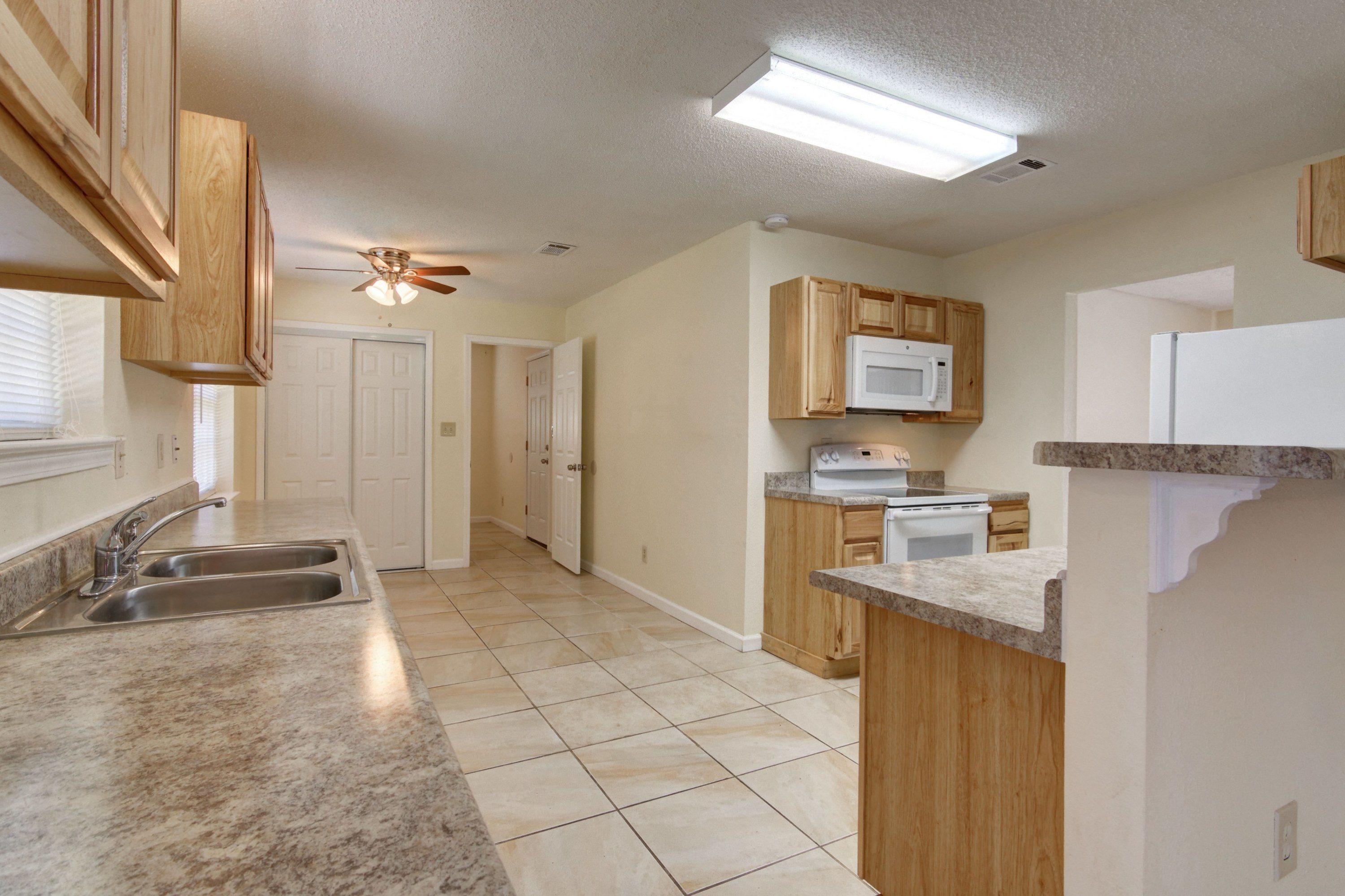 LAKE CHARLENE - Residential