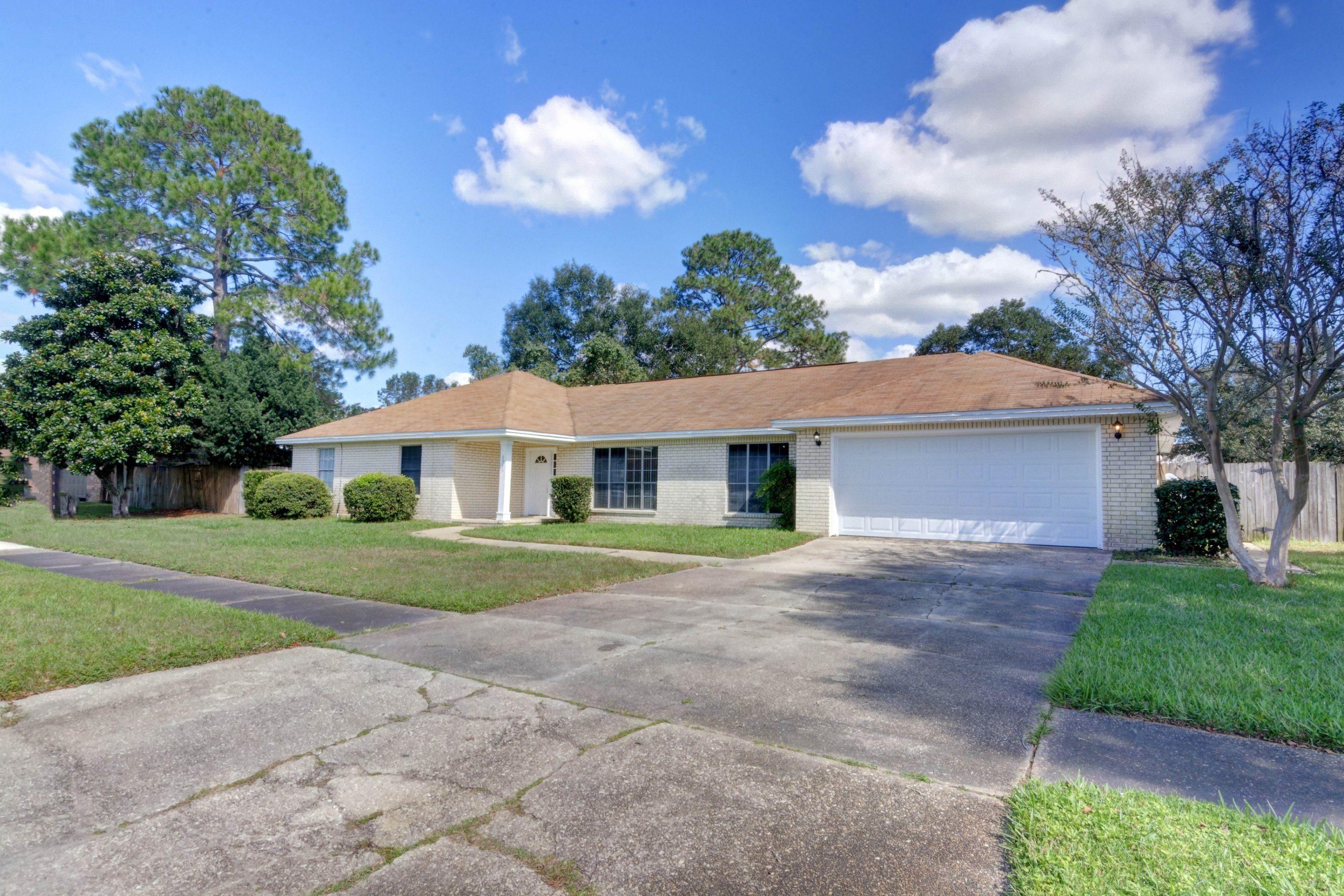 LAKE CHARLENE - Residential