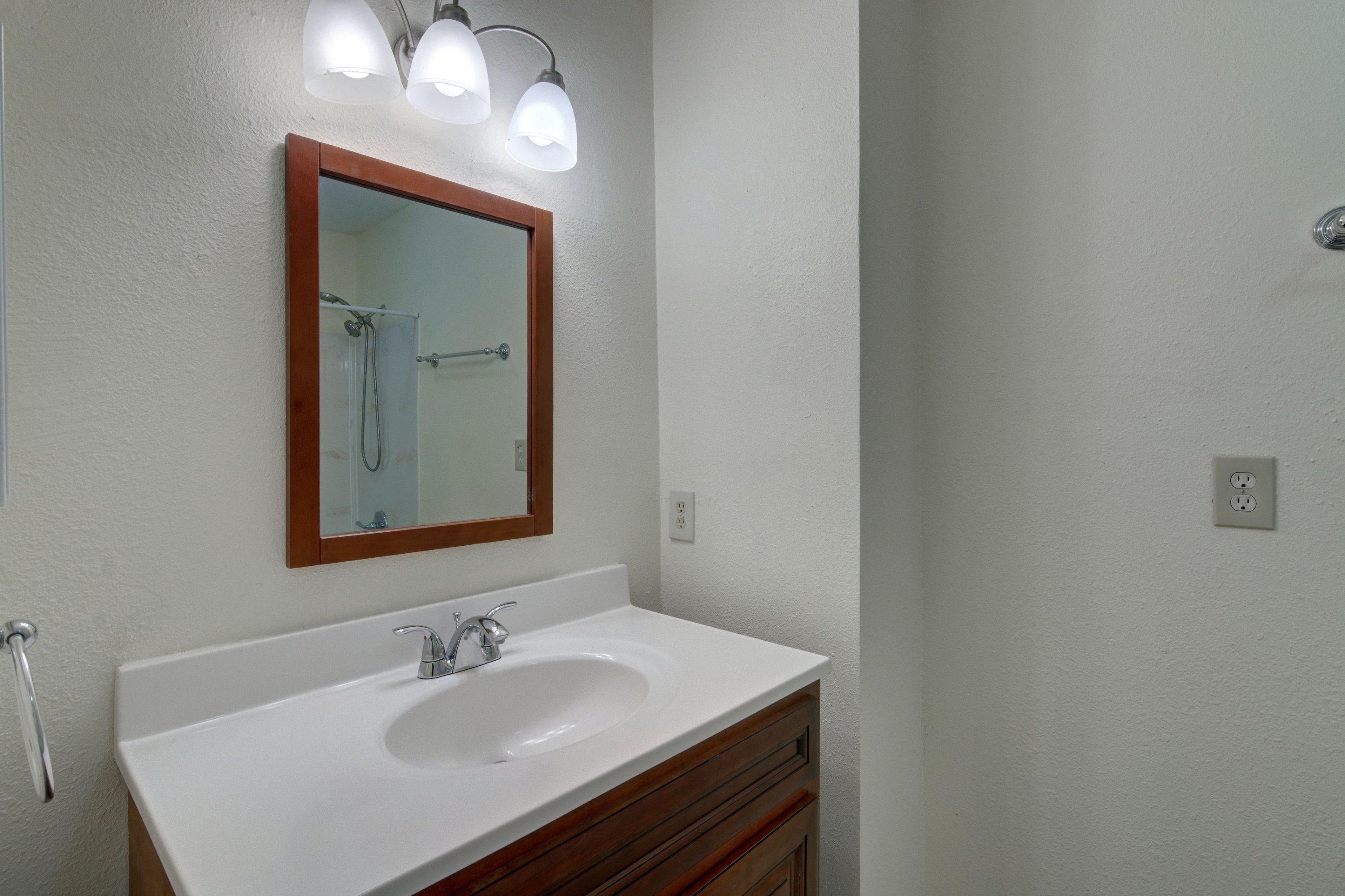 LAKE CHARLENE - Residential