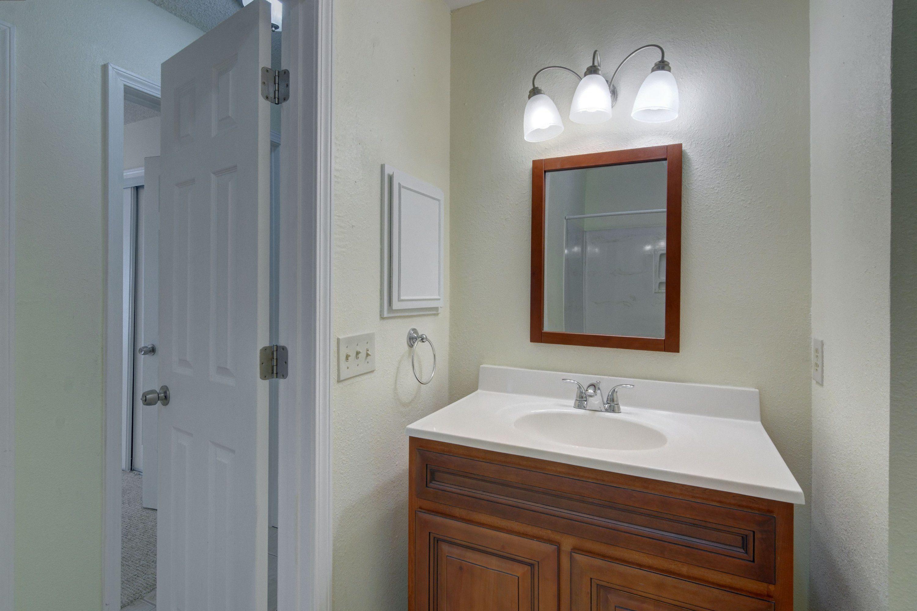 LAKE CHARLENE - Residential