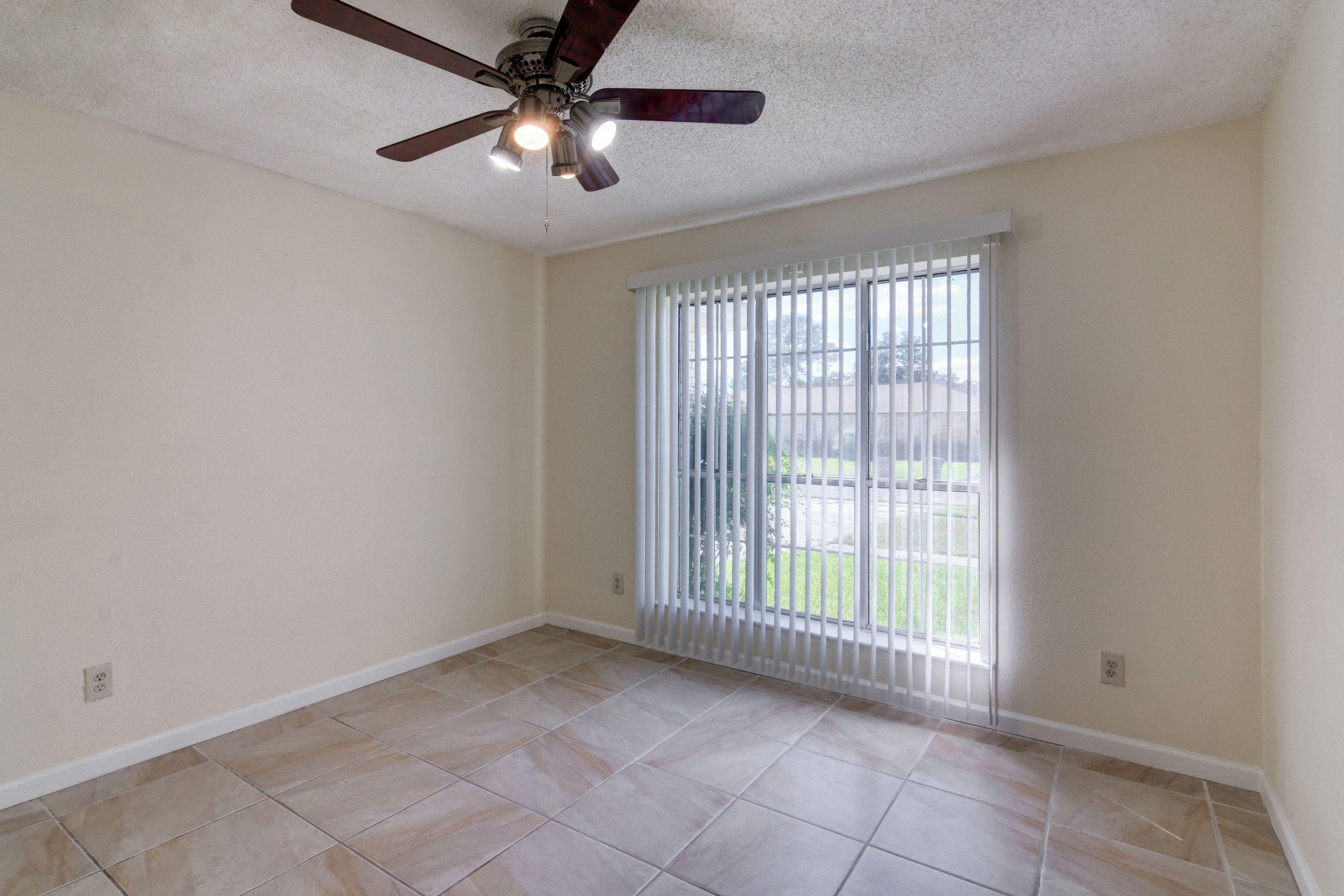 LAKE CHARLENE - Residential