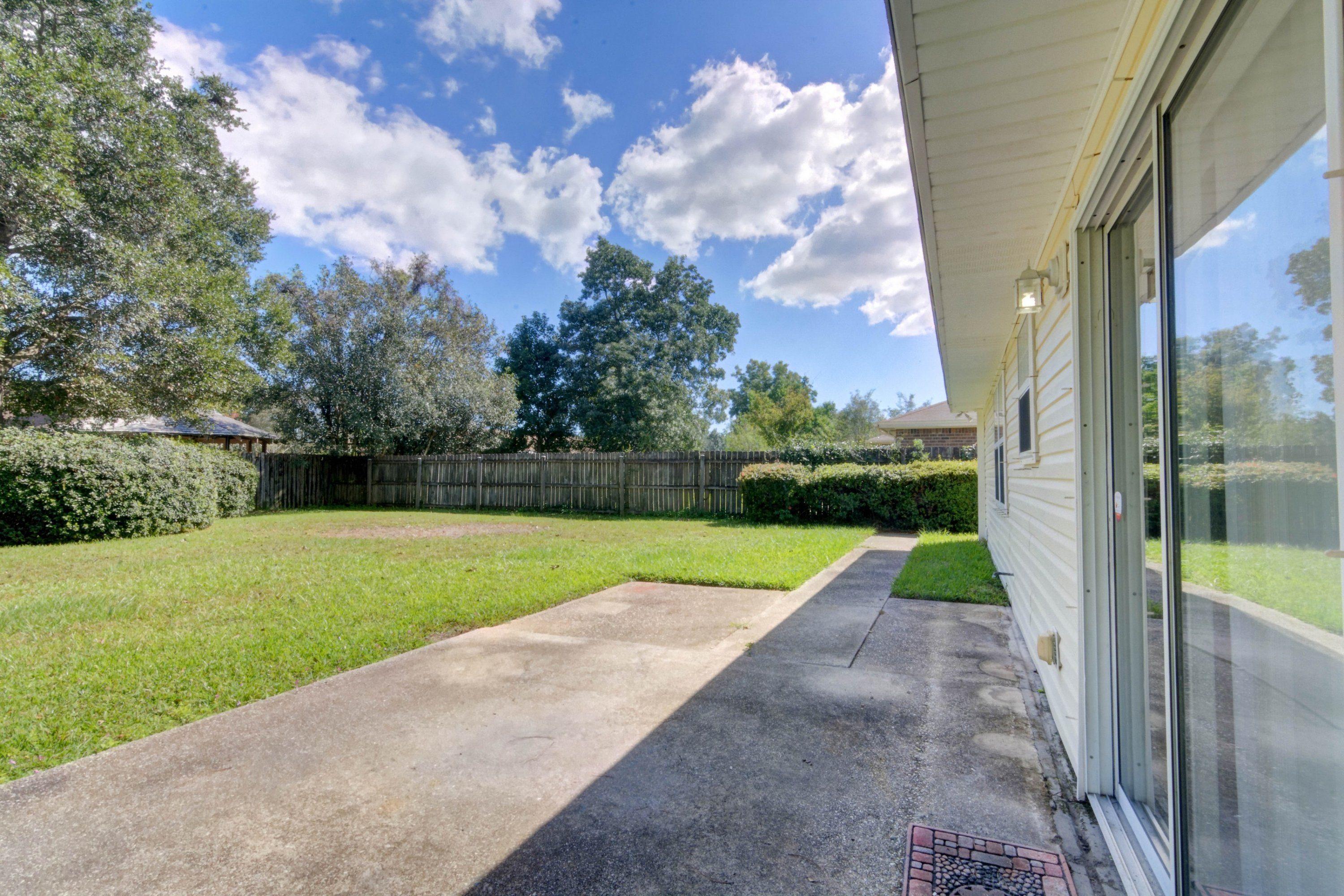 LAKE CHARLENE - Residential