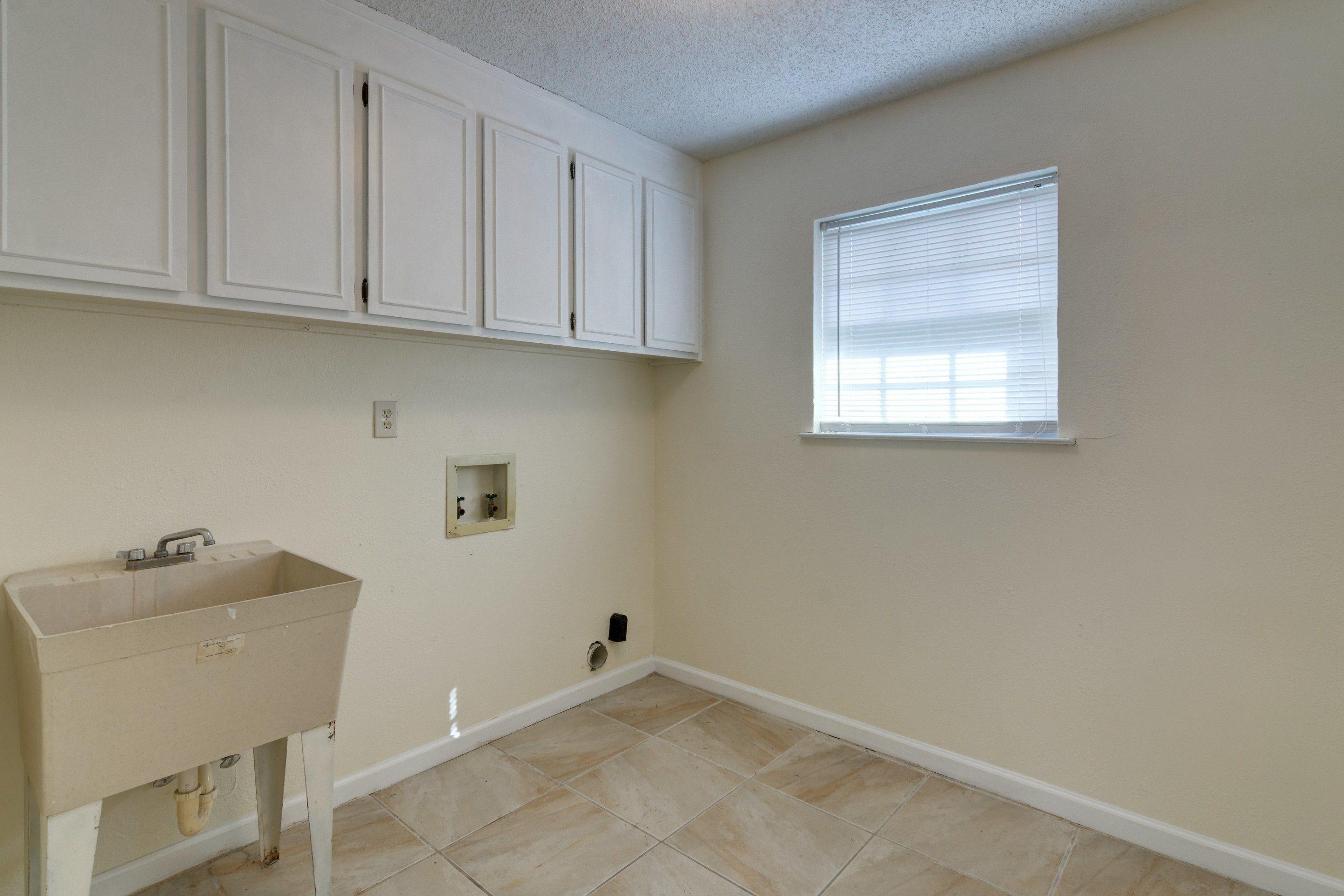 LAKE CHARLENE - Residential