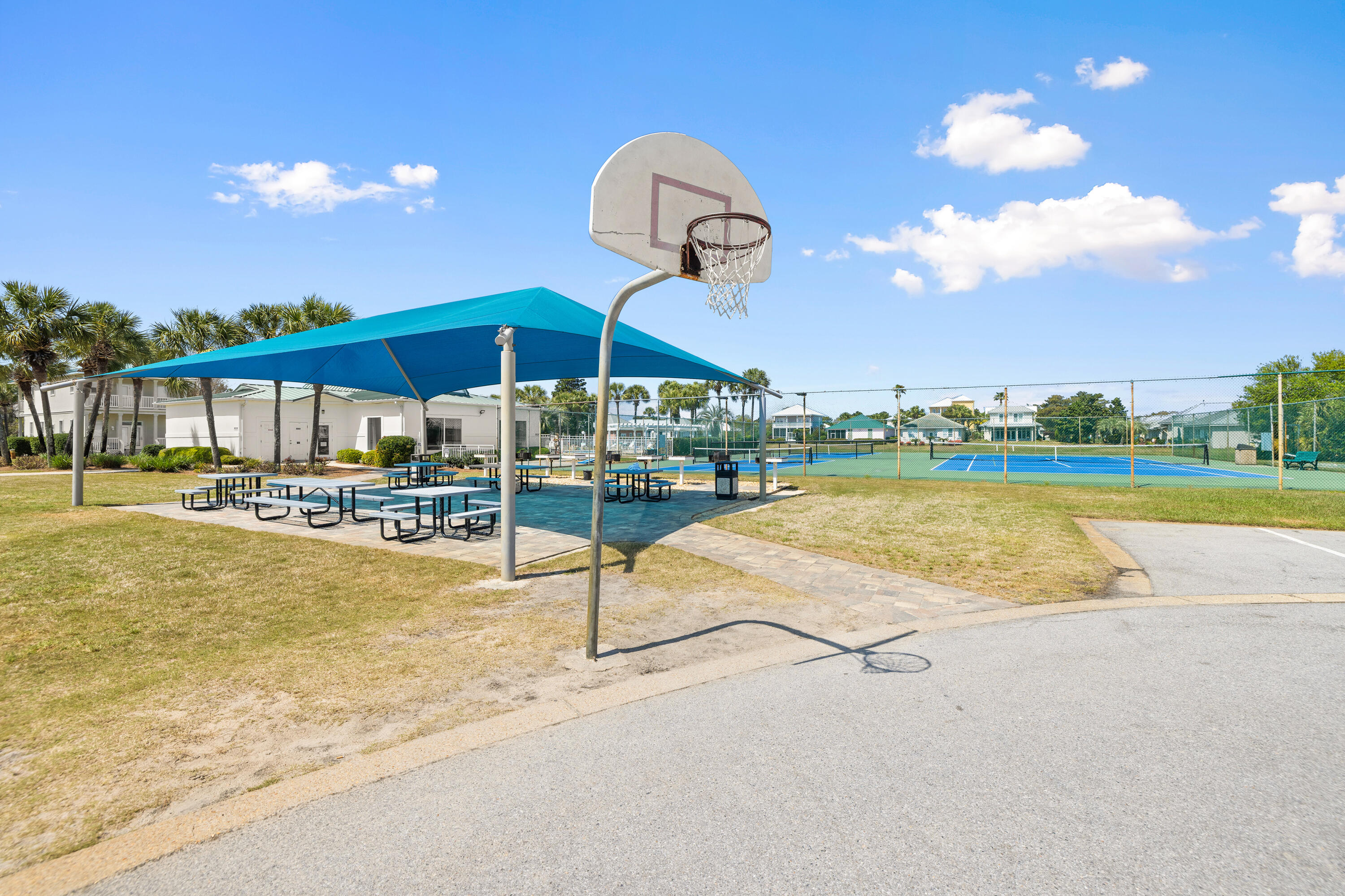 MARAVILLA CONDO 1 - Residential