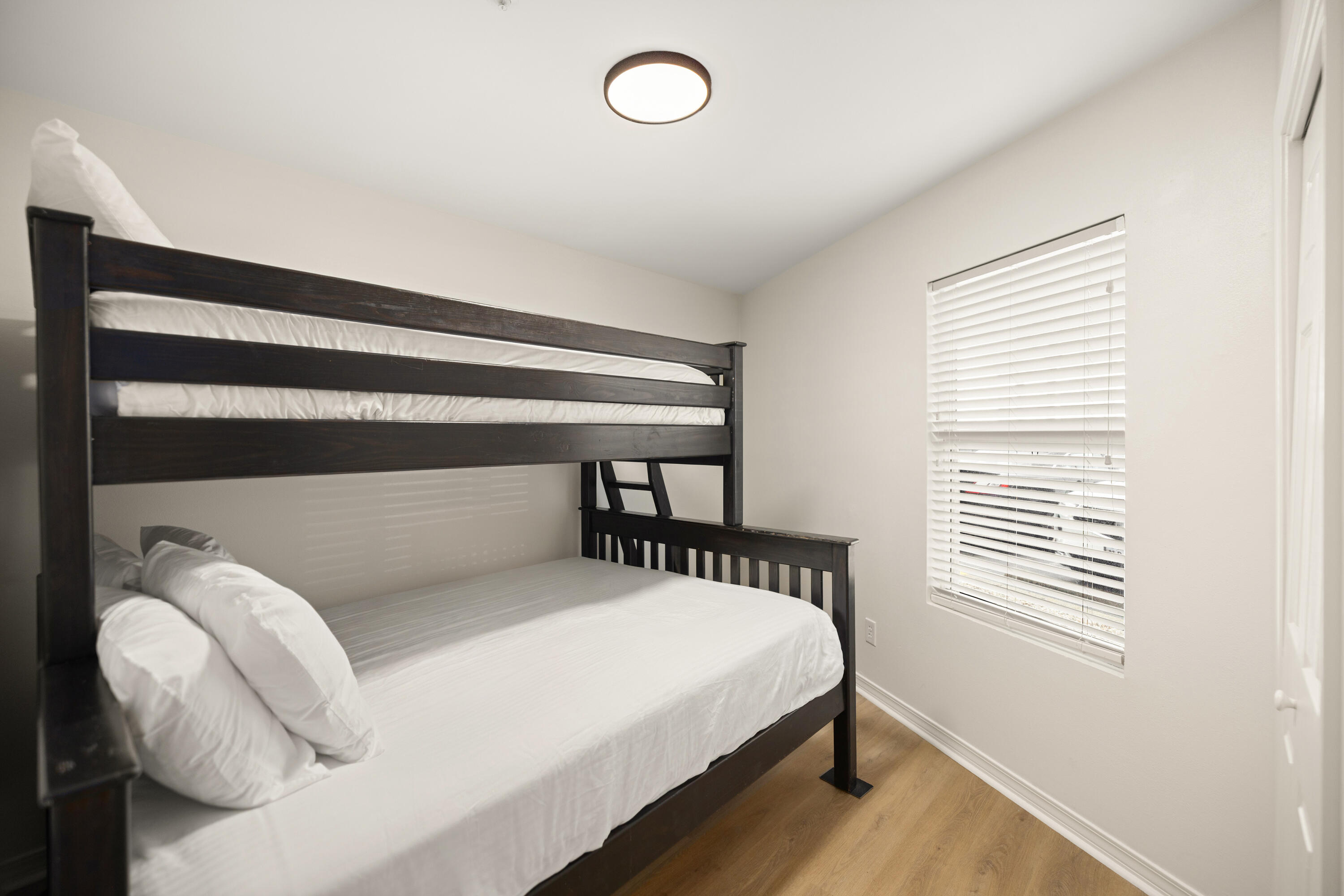 MARAVILLA CONDO 1 - Residential