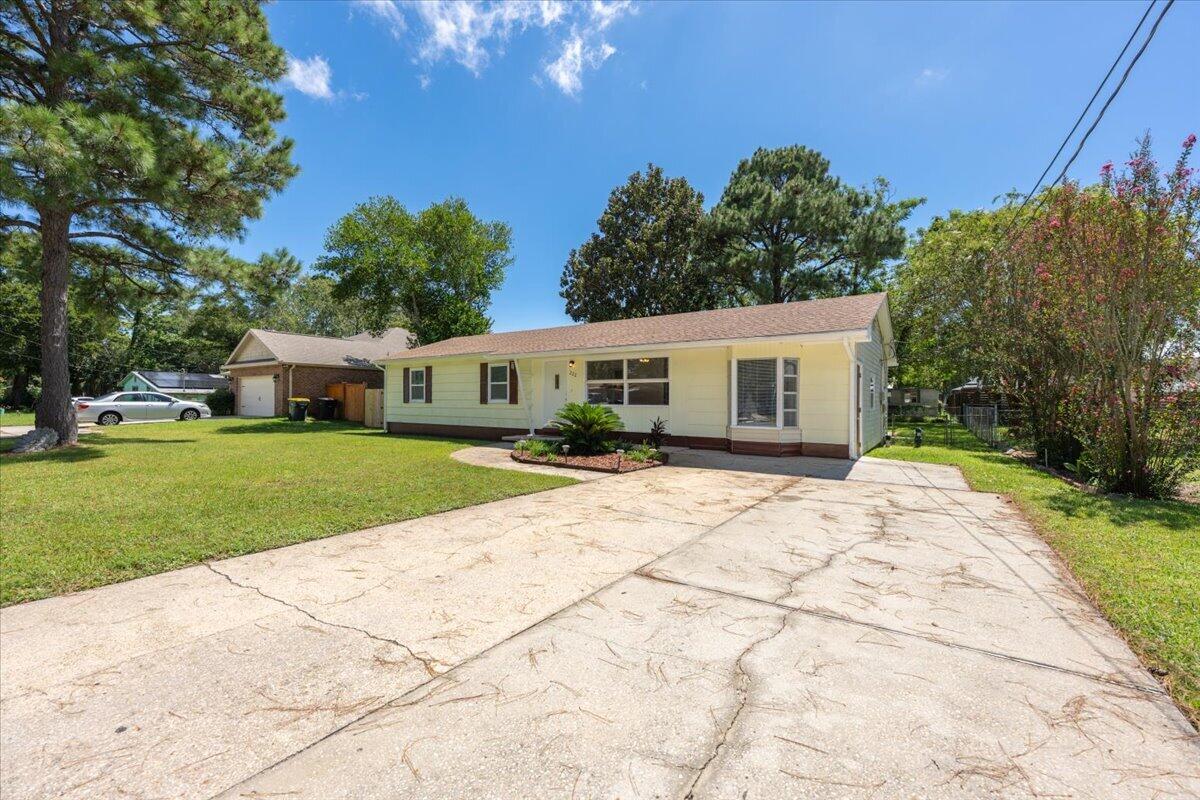 222 NW Moriarty Street