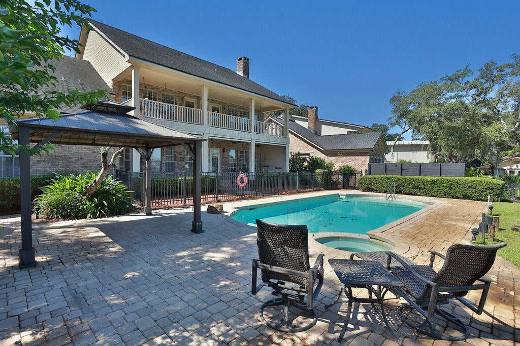 217 NE Yacht Club Drive