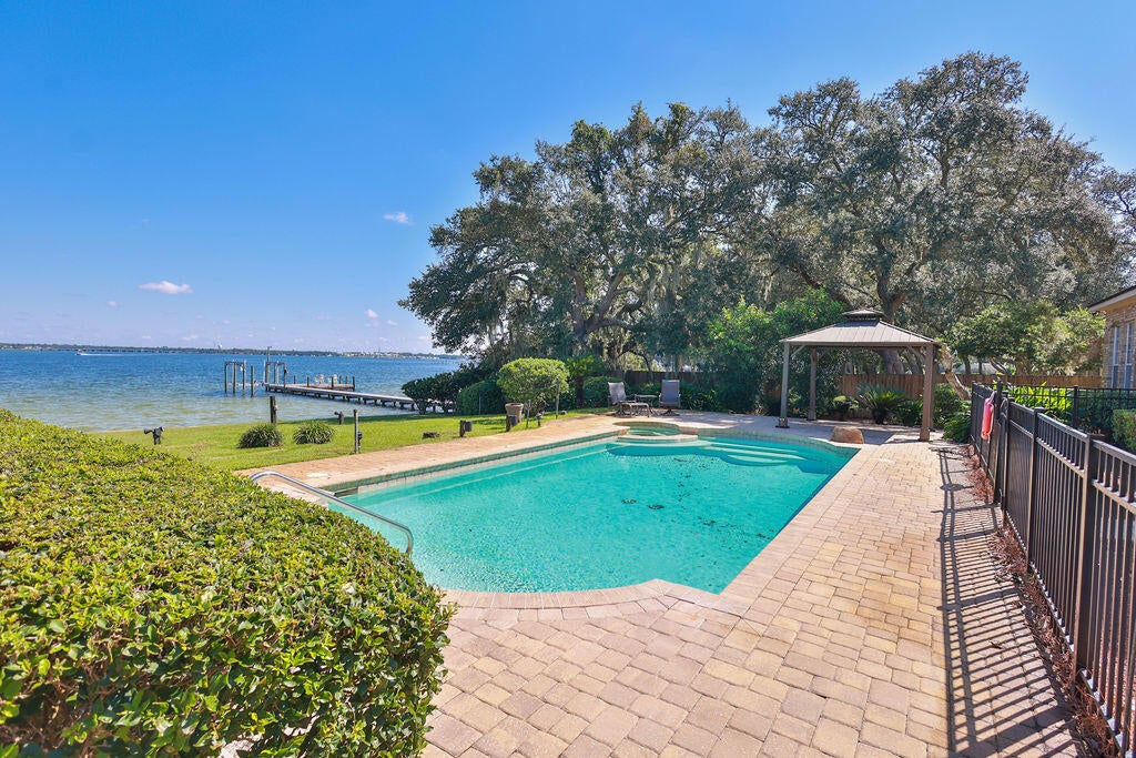 217 NE Yacht Club Drive