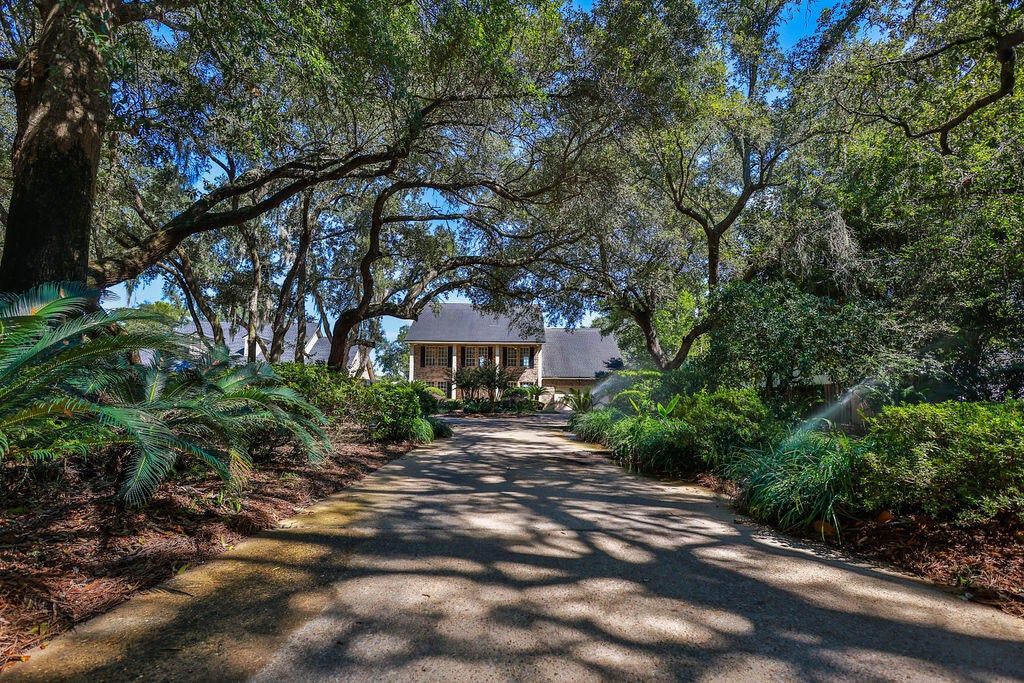 217 NE Yacht Club Drive