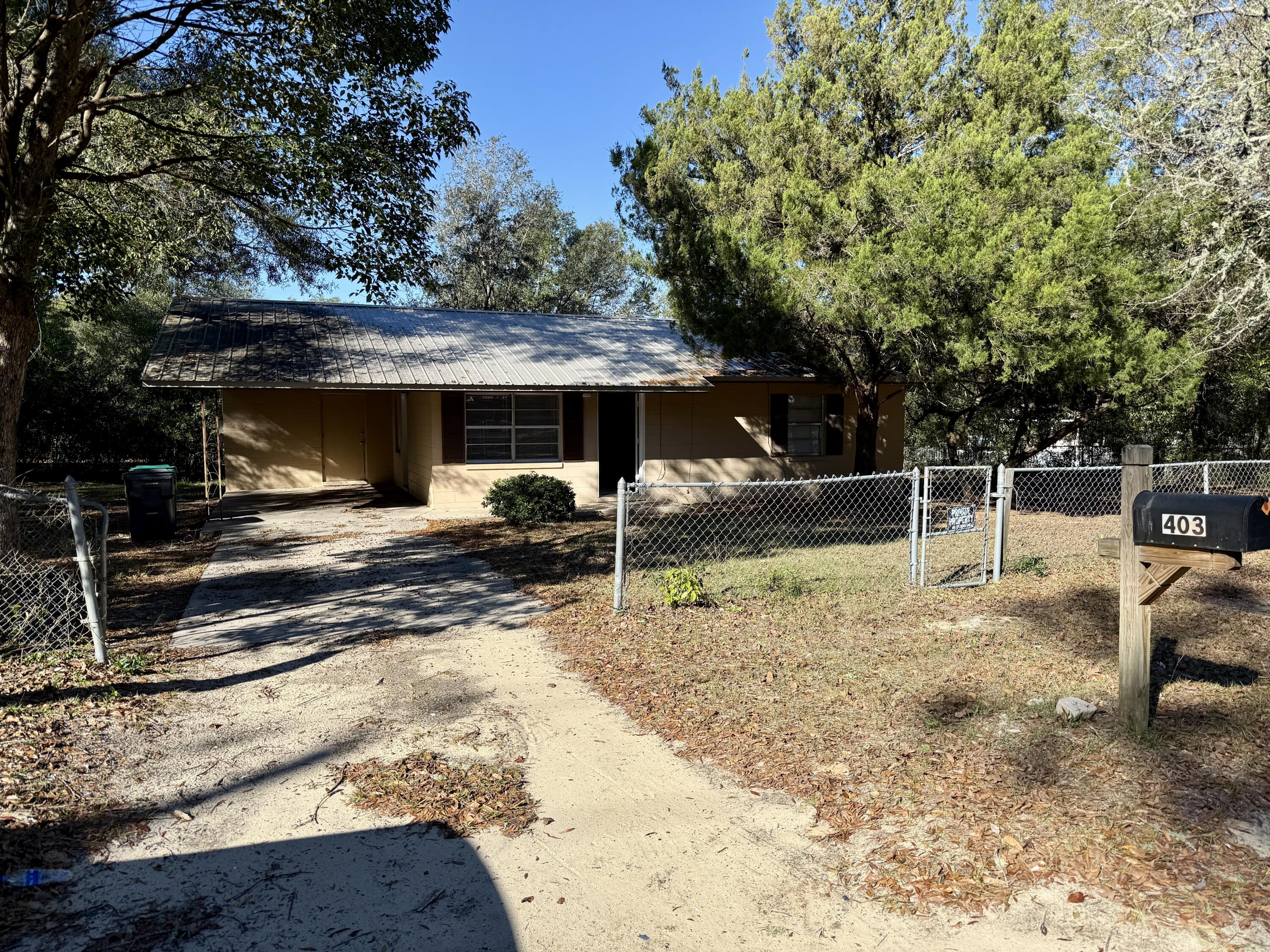 Main image without alt text