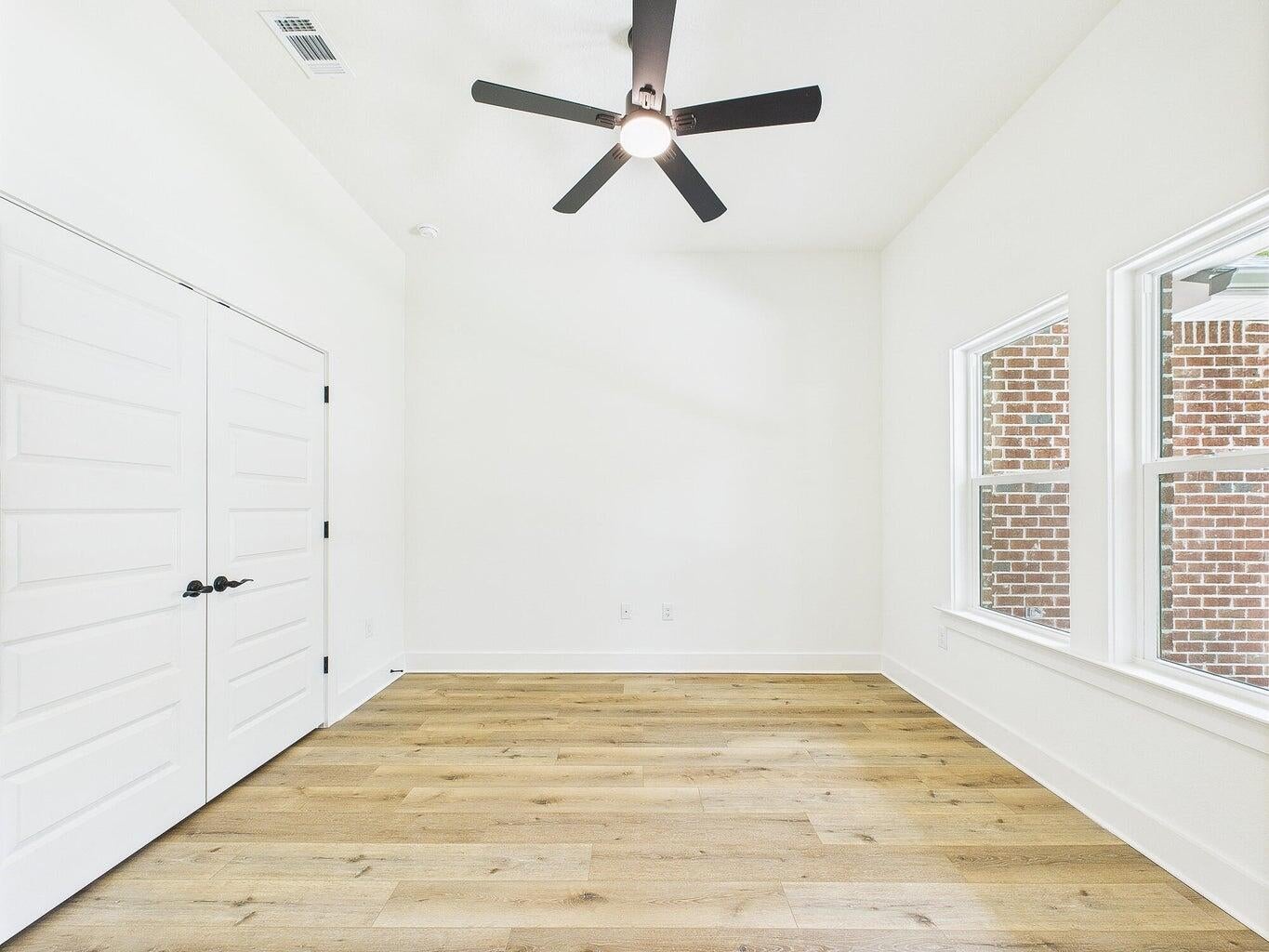 378 NW Oakland Circle