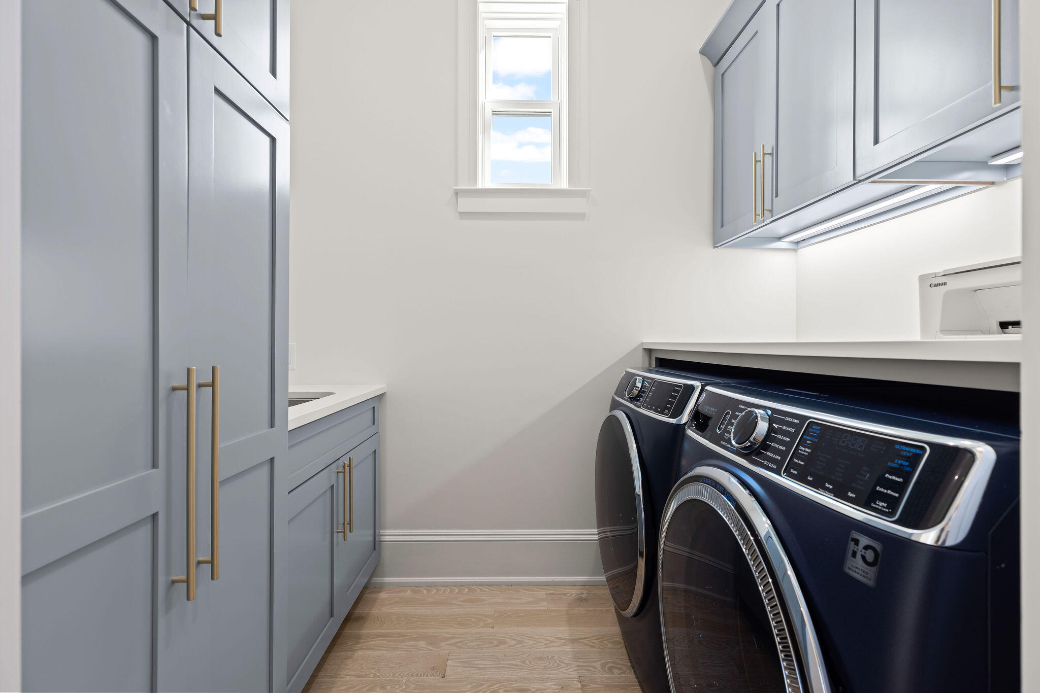 CHURCHILL OAKS - Residential