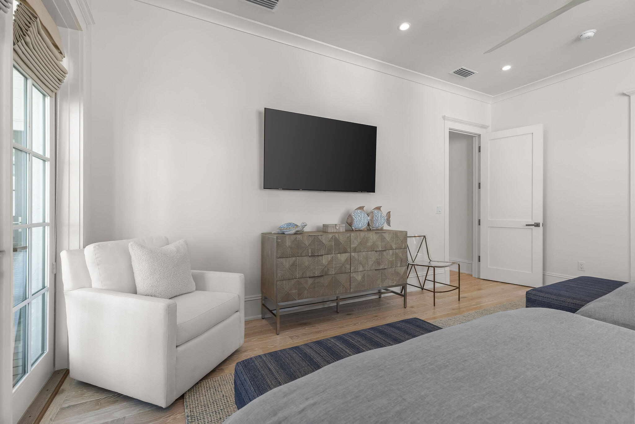 CHURCHILL OAKS - Residential