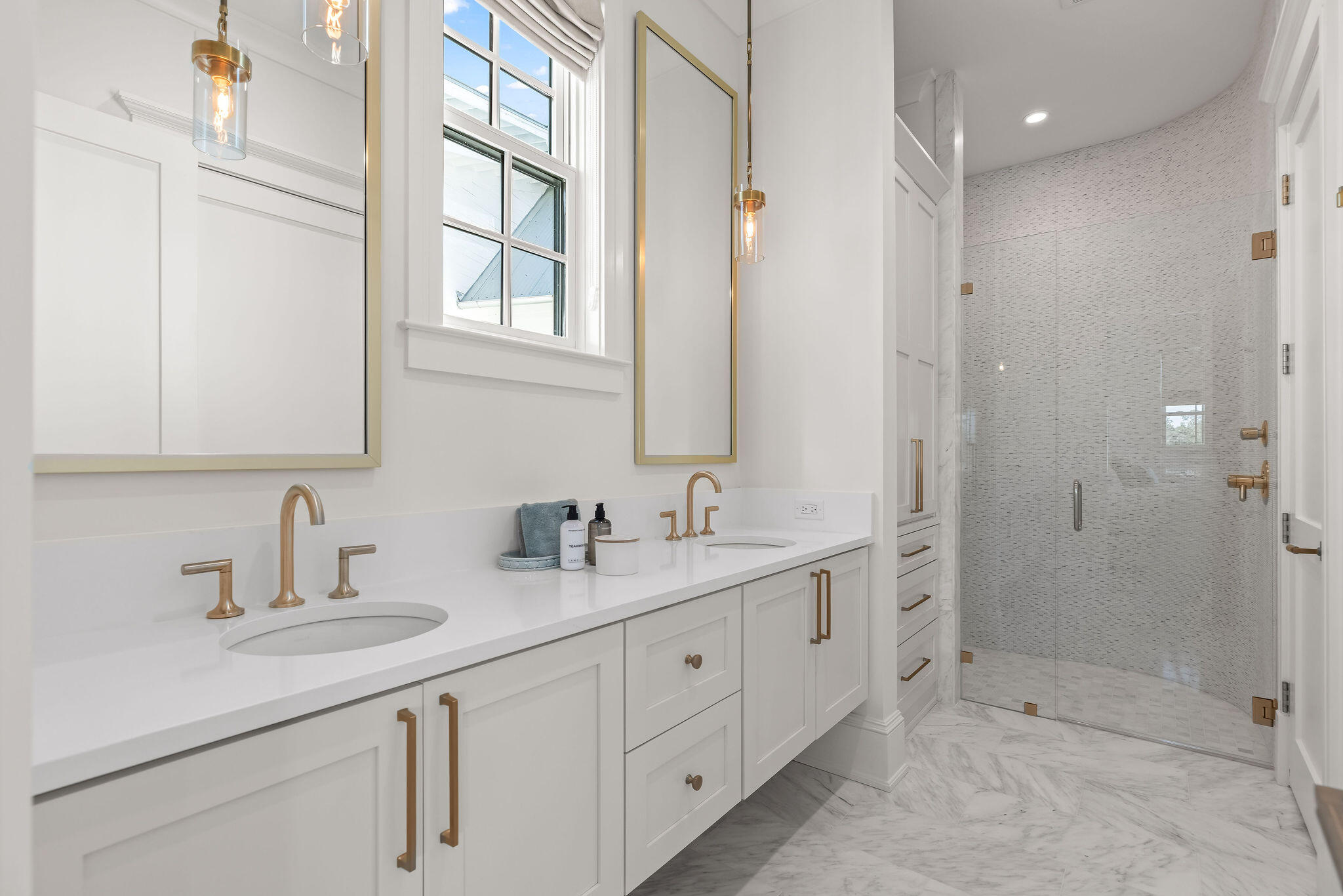 CHURCHILL OAKS - Residential