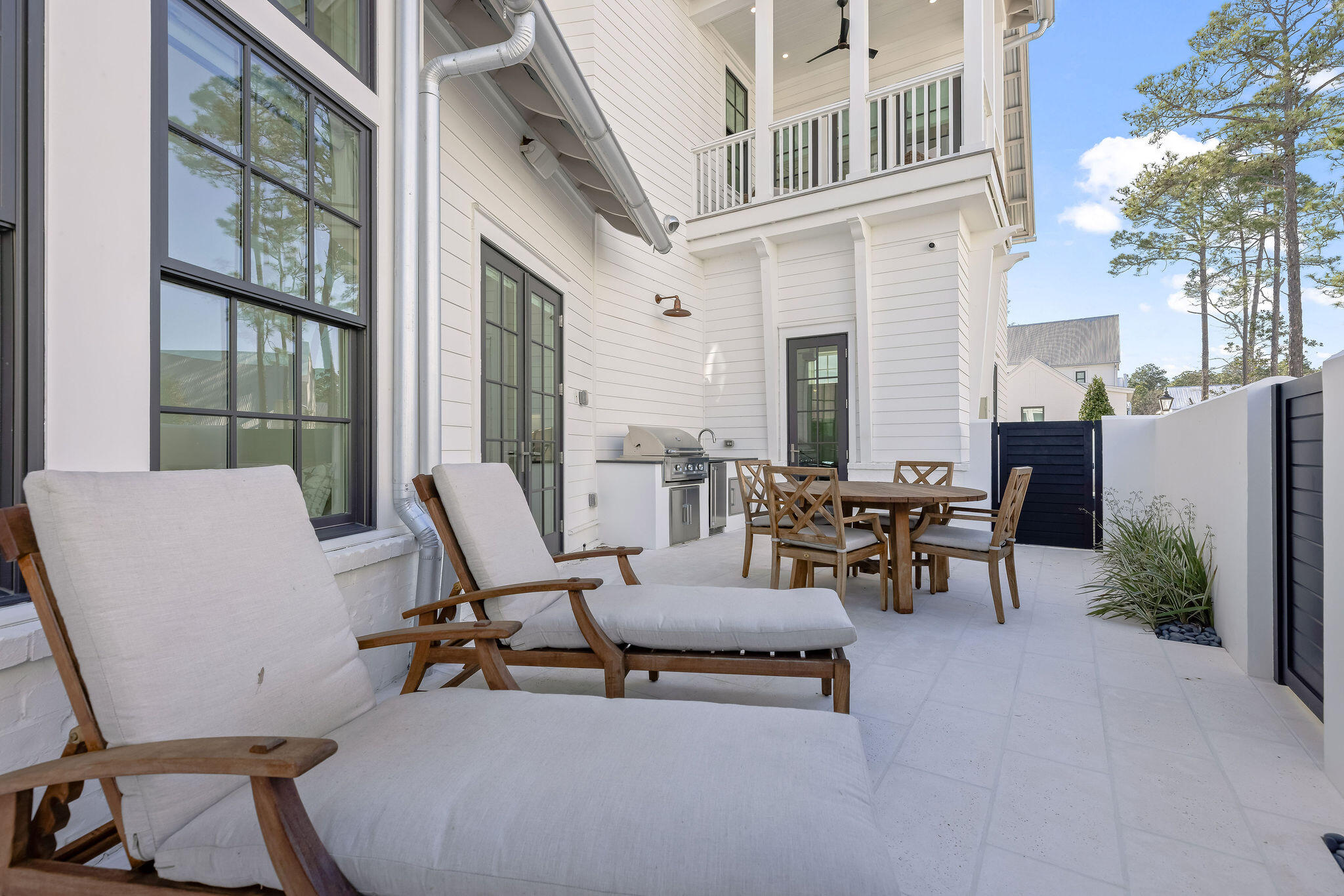 CHURCHILL OAKS - Residential