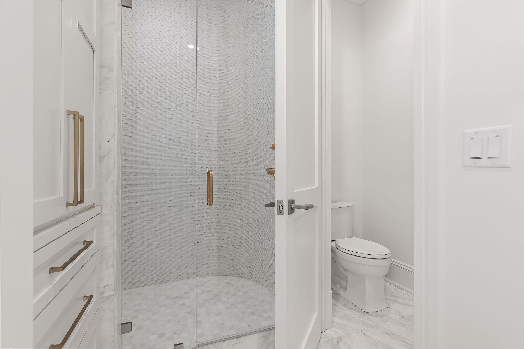 CHURCHILL OAKS - Residential