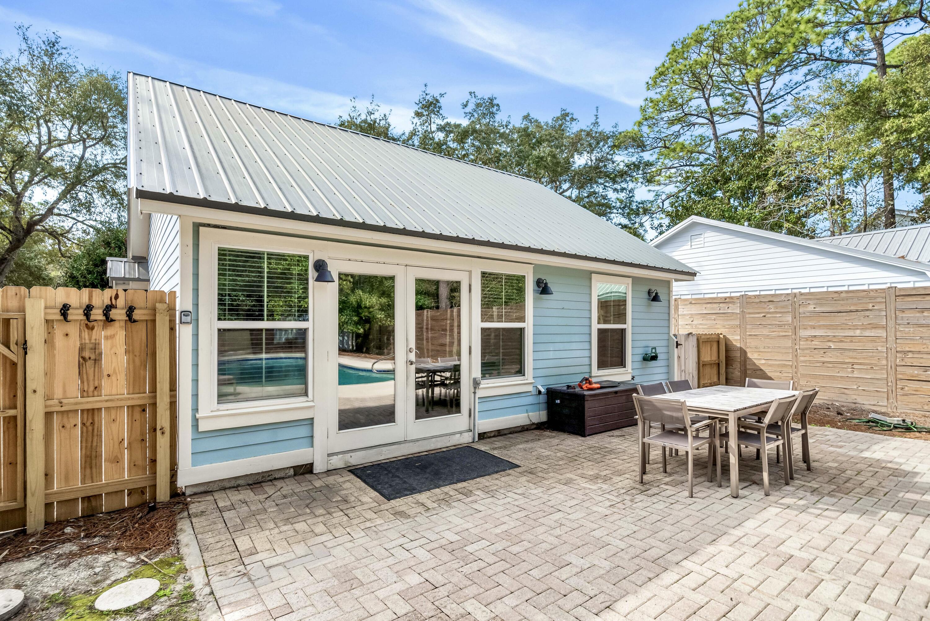 SEAGROVE SHORES 4TH ADD - Residential