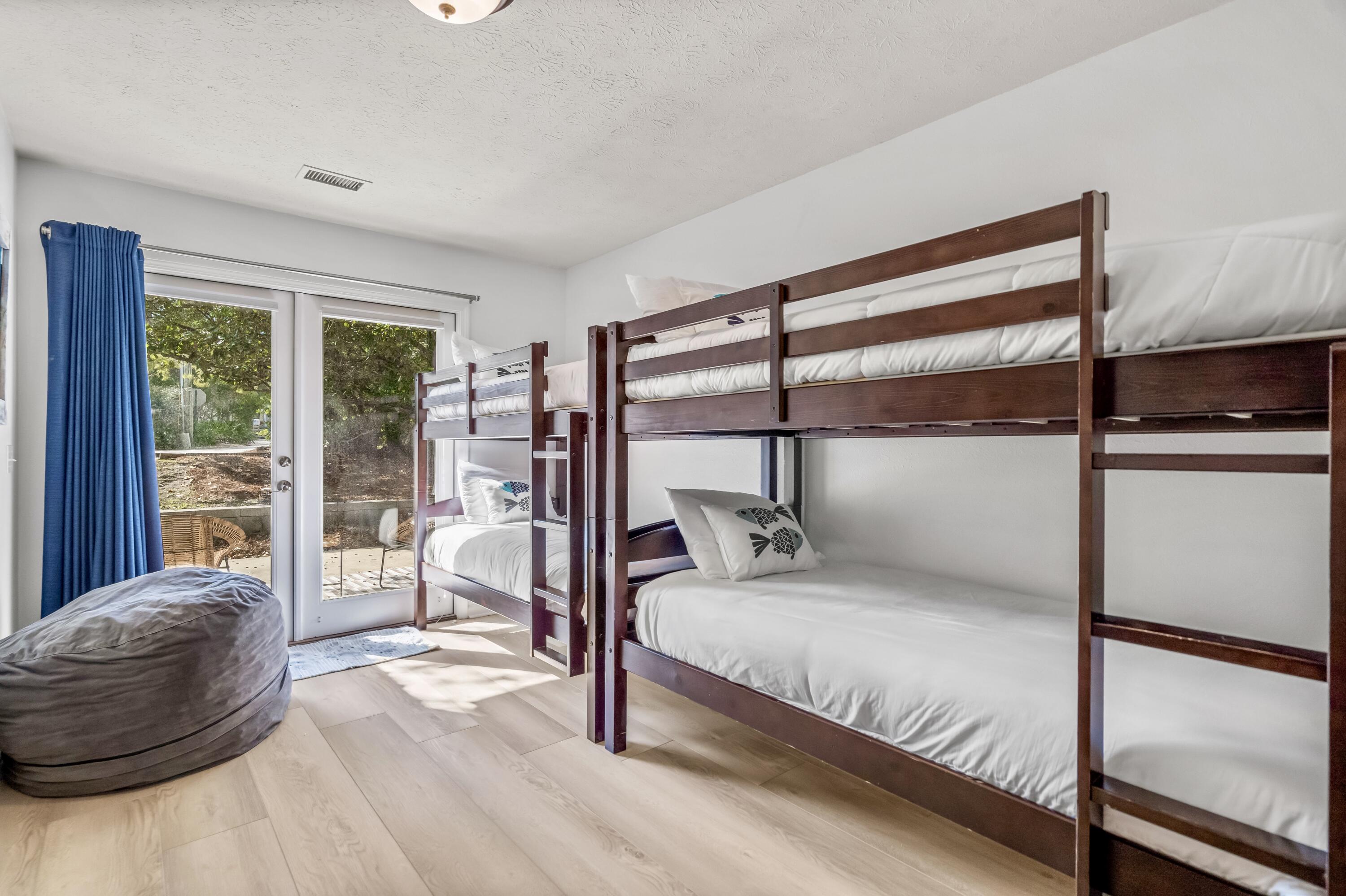 SEAGROVE SHORES 4TH ADD - Residential