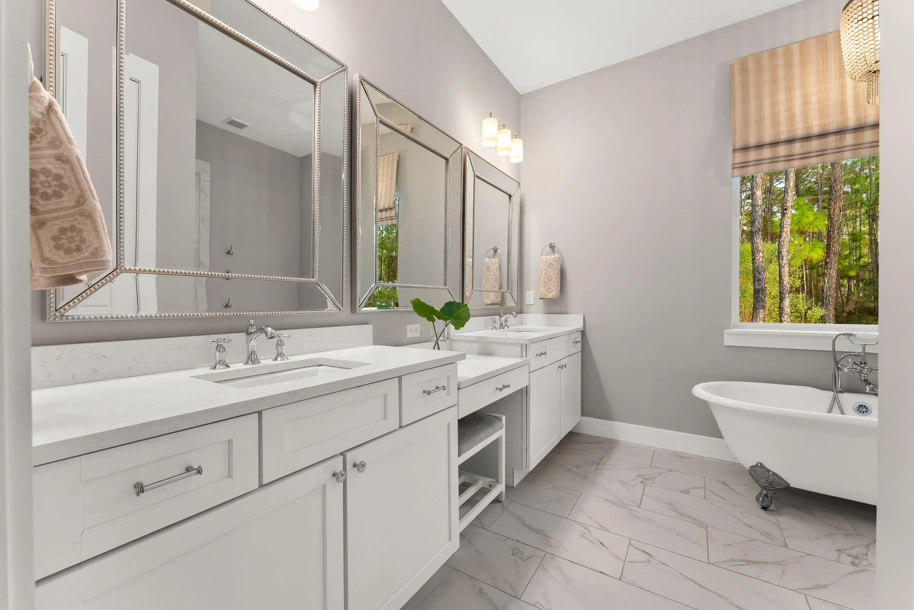 Tucked away on a quiet cul-de-sac, this beautiful coastal home offers – image 21