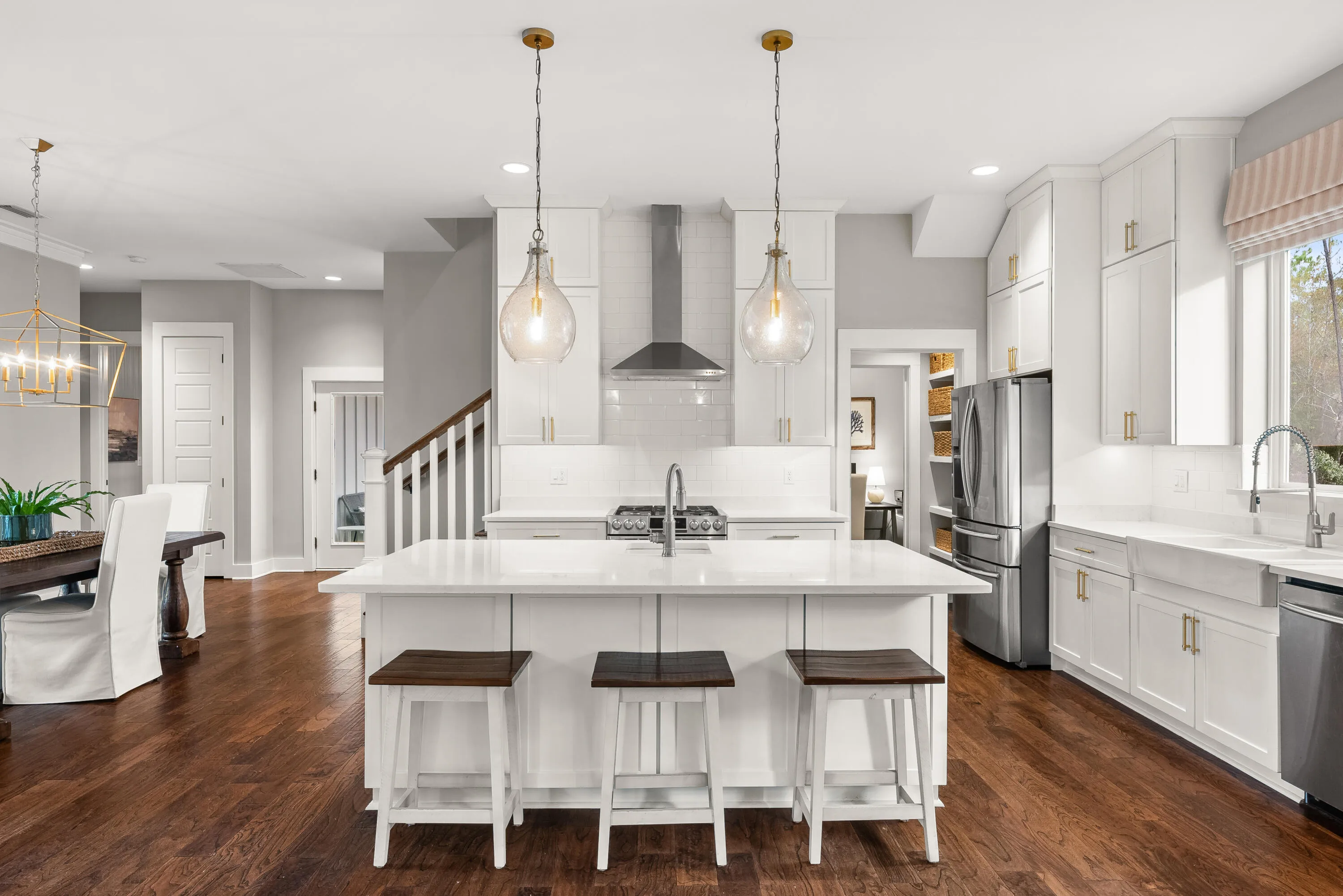 Tucked away on a quiet cul-de-sac, this beautiful coastal home offers – image 11