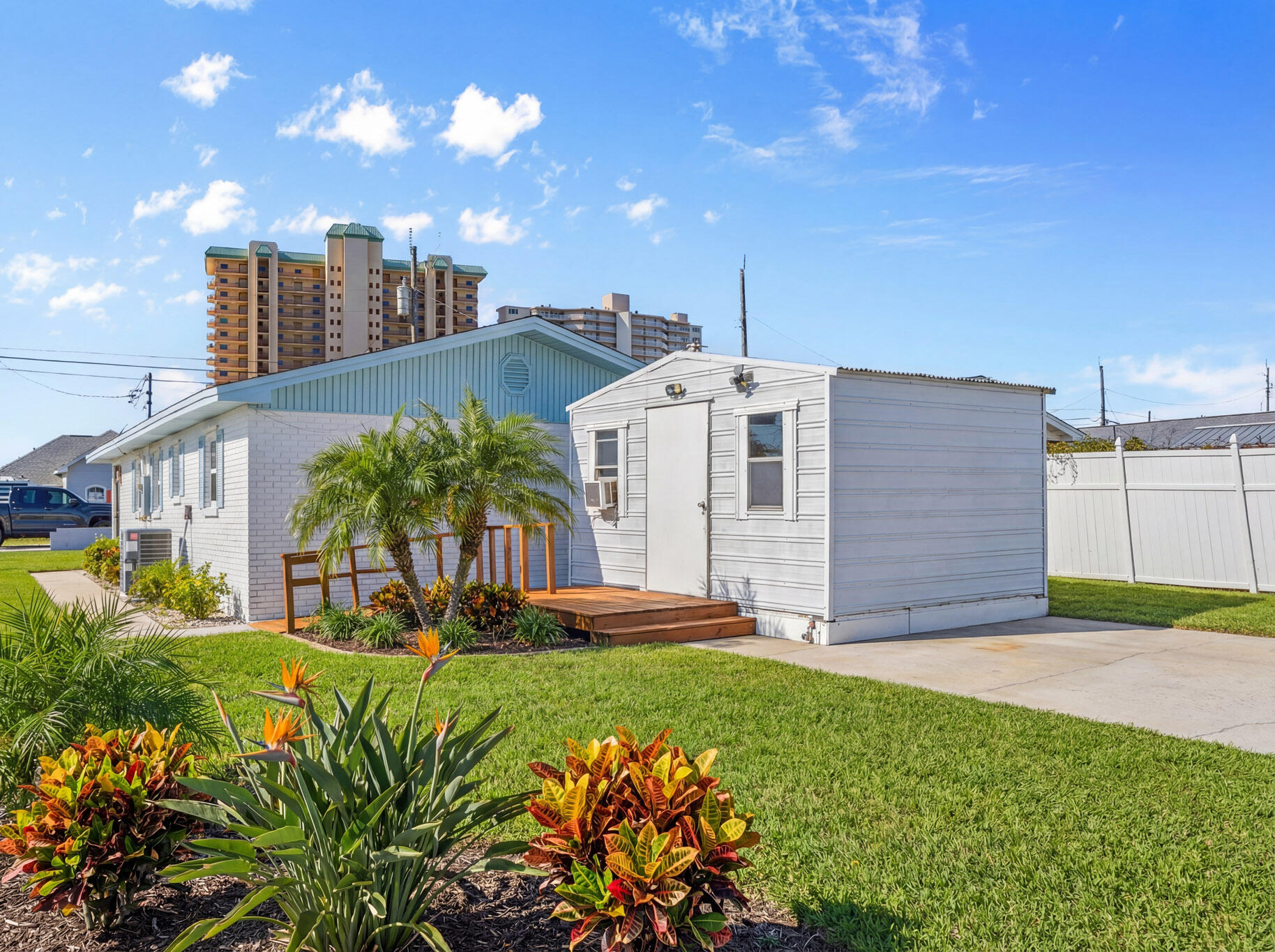 HOLIDAY BEACH UNIT 01 - Residential