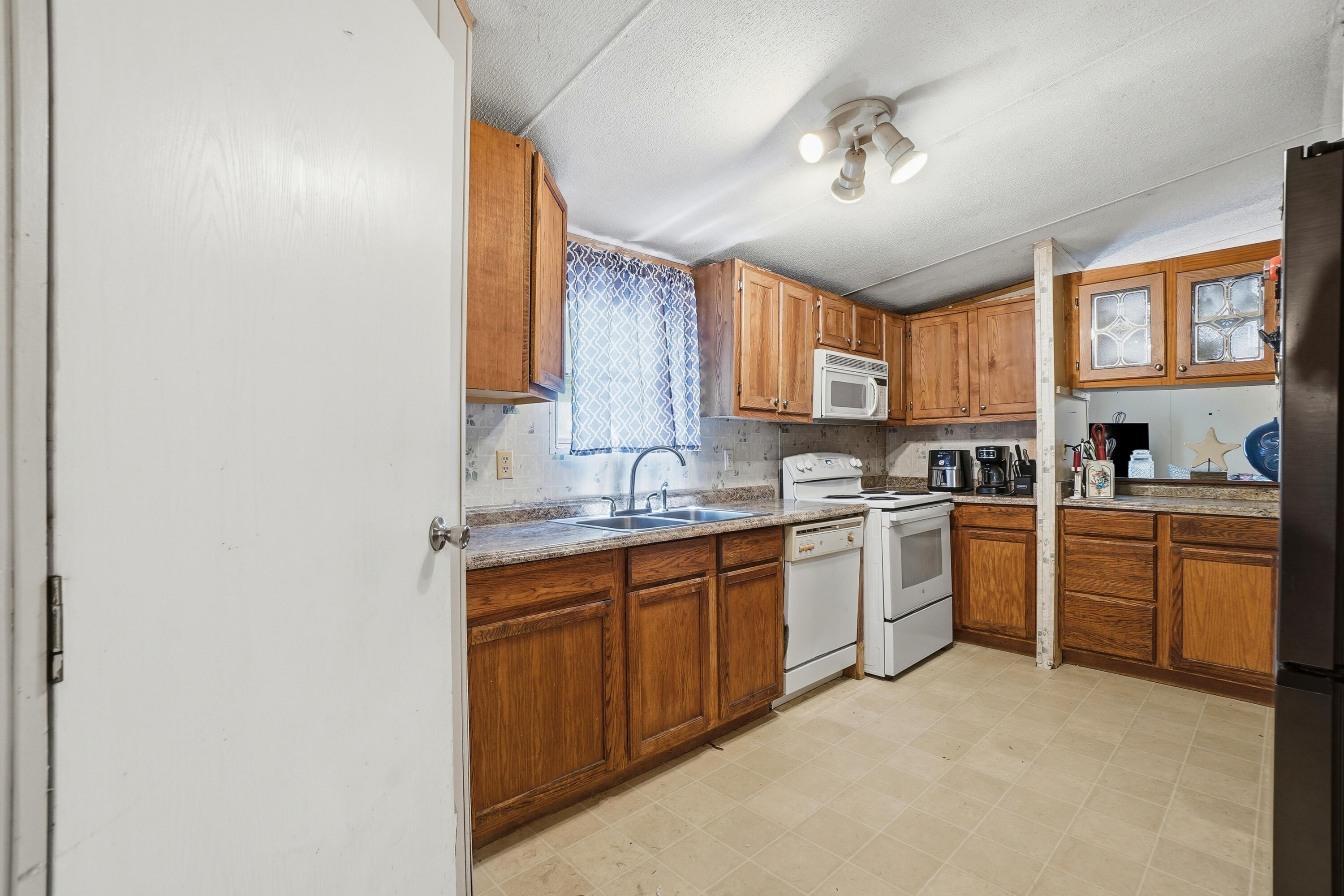 OAKWOOD HILLS UNIT 1 - Residential