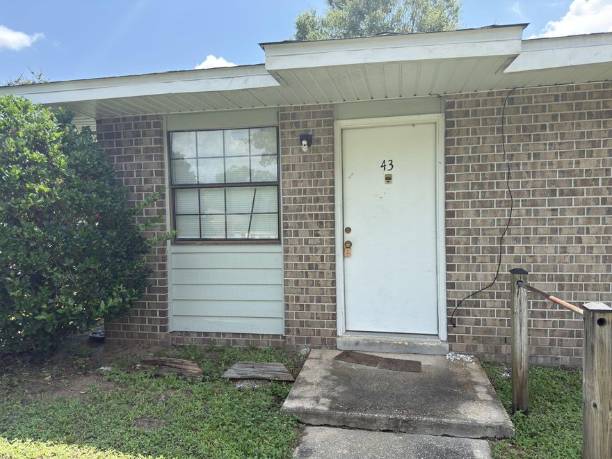 1/2 off First Months Rent! Available NOW! 2/1 apartment in Pace near Whiting Felid, Pensacola, and beaches. 2 spacious bedrooms, large living area, and small dining area. Tile flooring throughout! Washer and dryer will be installed upon move in. Pets may be allowed with $400 non-refundable pet fee and $25 per pet per month. No smoking or vaping in the units. Applications are done online at www.rentgoodlife.com