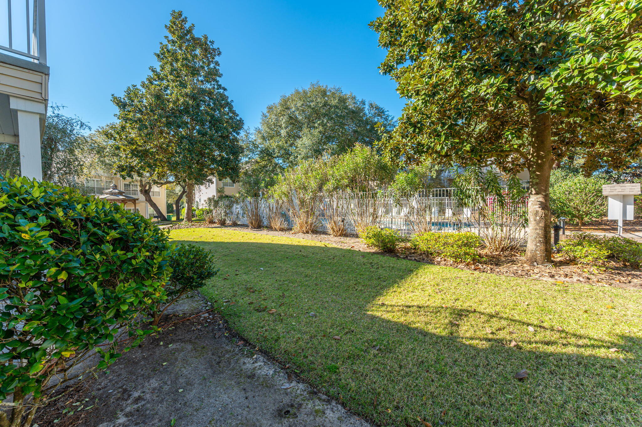 THE OAKS AT NICEVILLE - Residential Lease